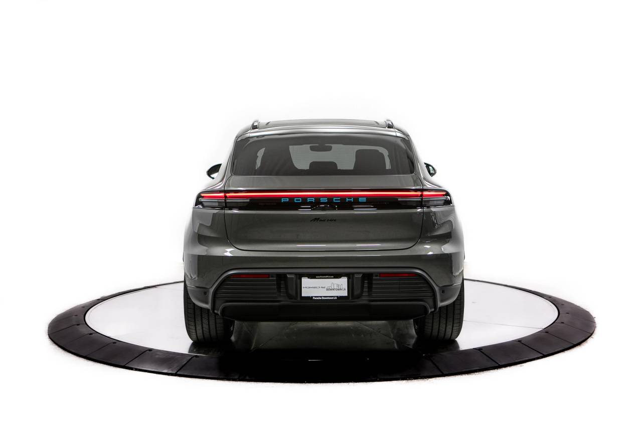 Thumbnail: 2026 Porsche Macan - 6