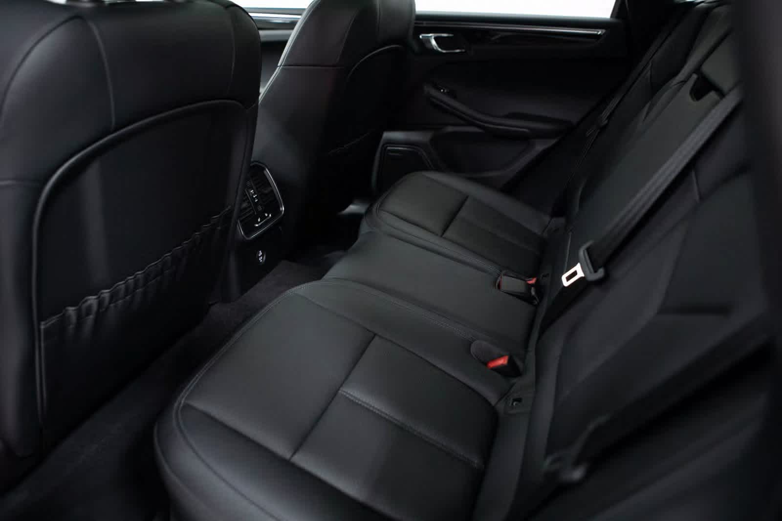 Thumbnail: 2025 Porsche Macan - 29