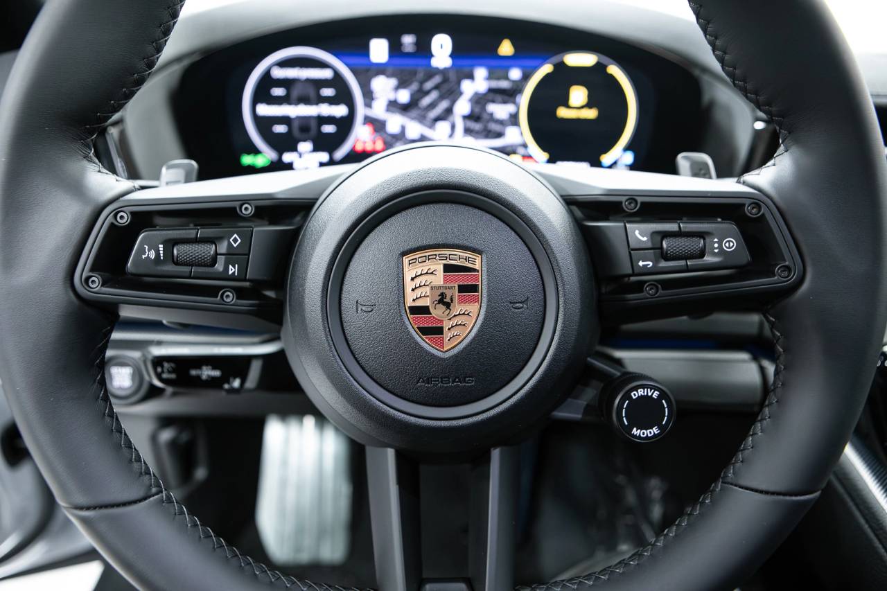 Thumbnail: 2026 Porsche Panamera - 21