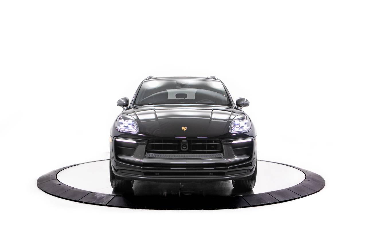 Thumbnail: 2026 Porsche Macan - 10