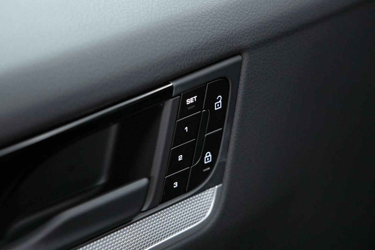 Thumbnail: 2026 Porsche Cayenne - 26