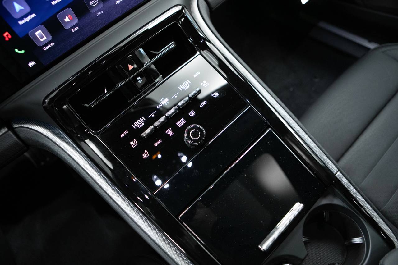 Thumbnail: 2026 Porsche Panamera - 28