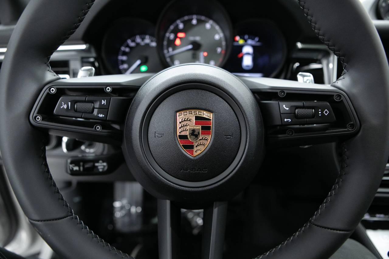 Thumbnail: 2025 Porsche Macan - 9