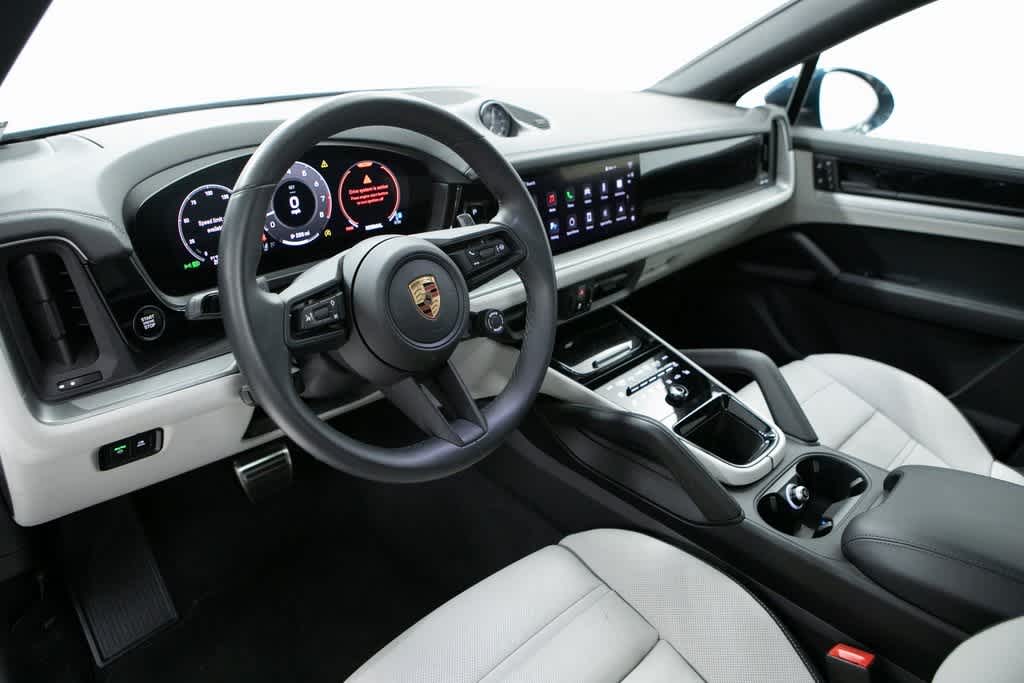 2025 Porsche Cayenne S photo 4