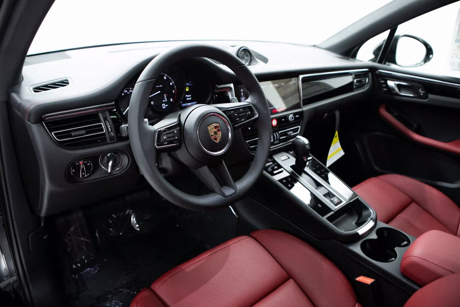 Thumbnail: 2025 Porsche Macan - 4