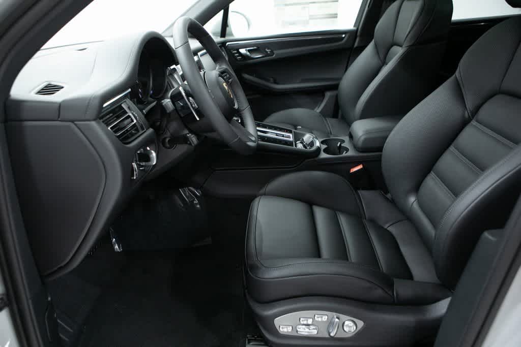 Thumbnail: 2025 Porsche Macan - 20