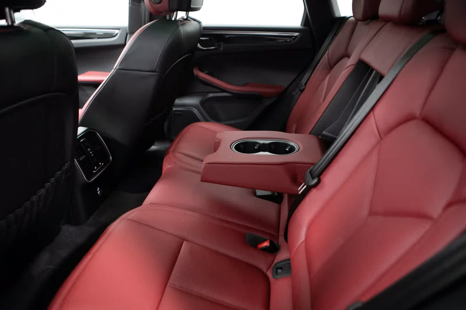 Thumbnail: 2026 Porsche Macan - 37
