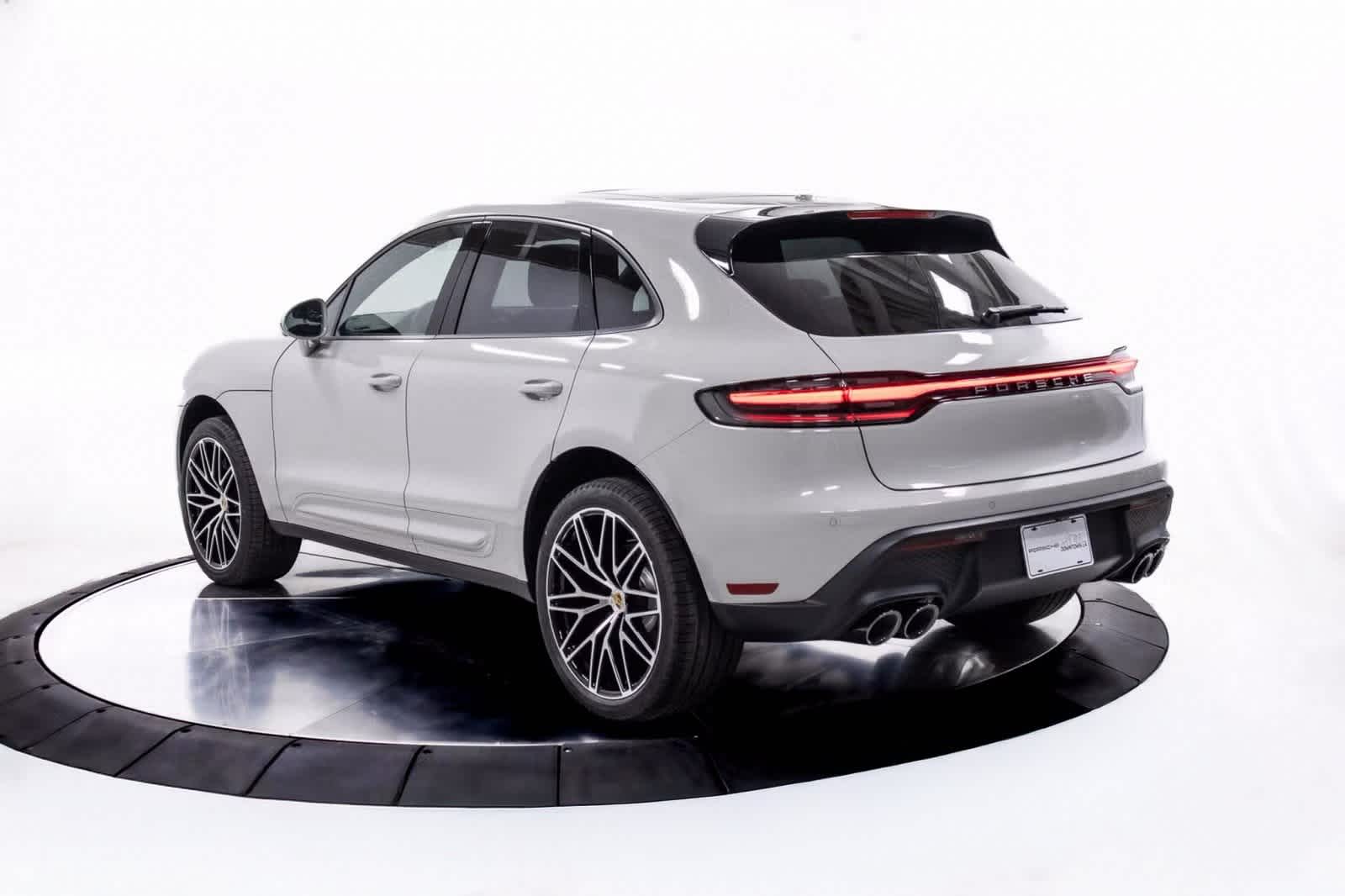 Thumbnail: 2025 Porsche Macan - 3