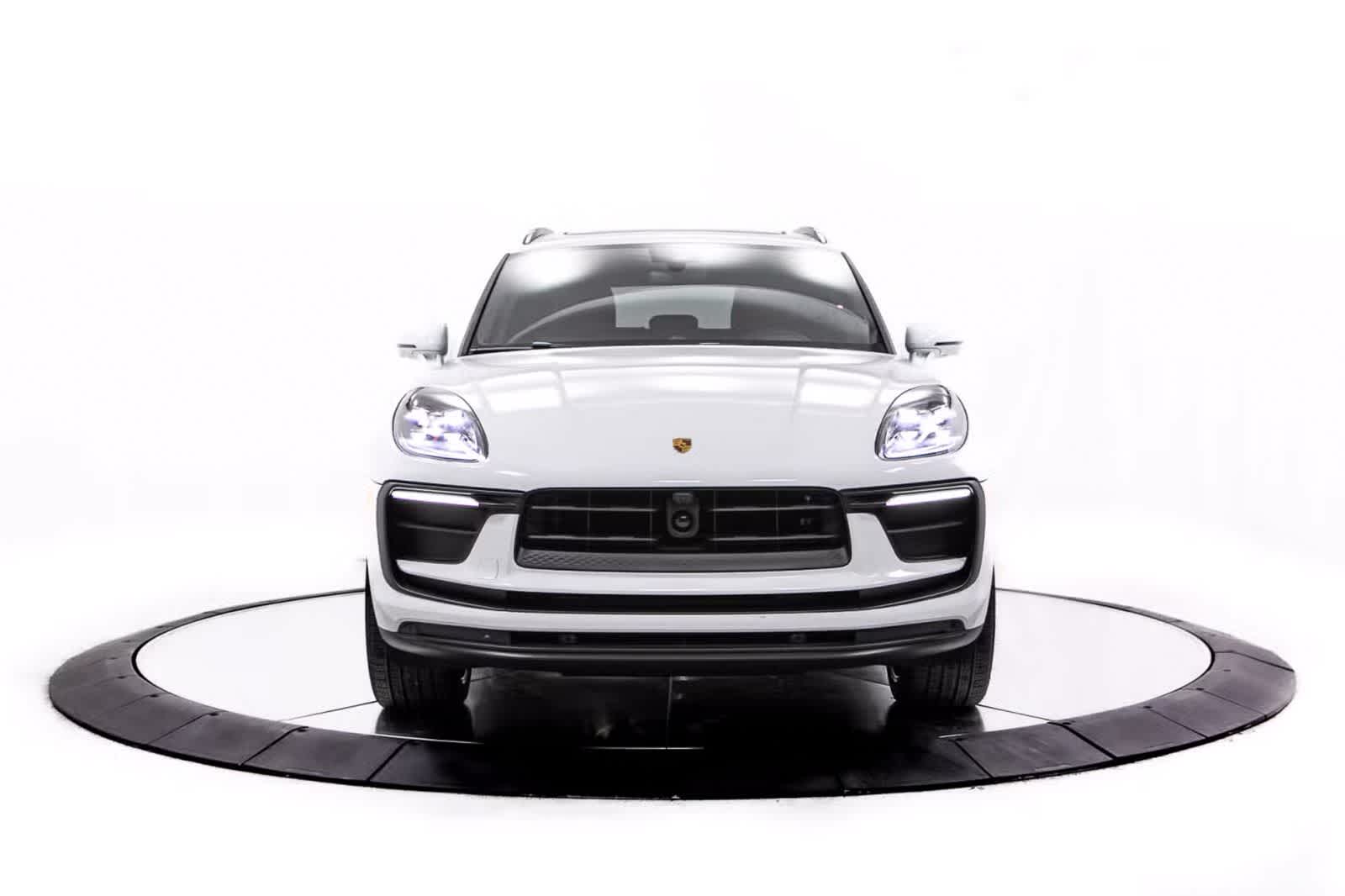 Thumbnail: 2026 Porsche Macan - 10