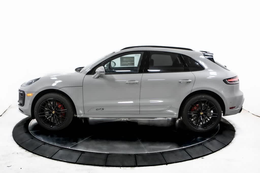 Thumbnail: 2025 Porsche Macan - 2