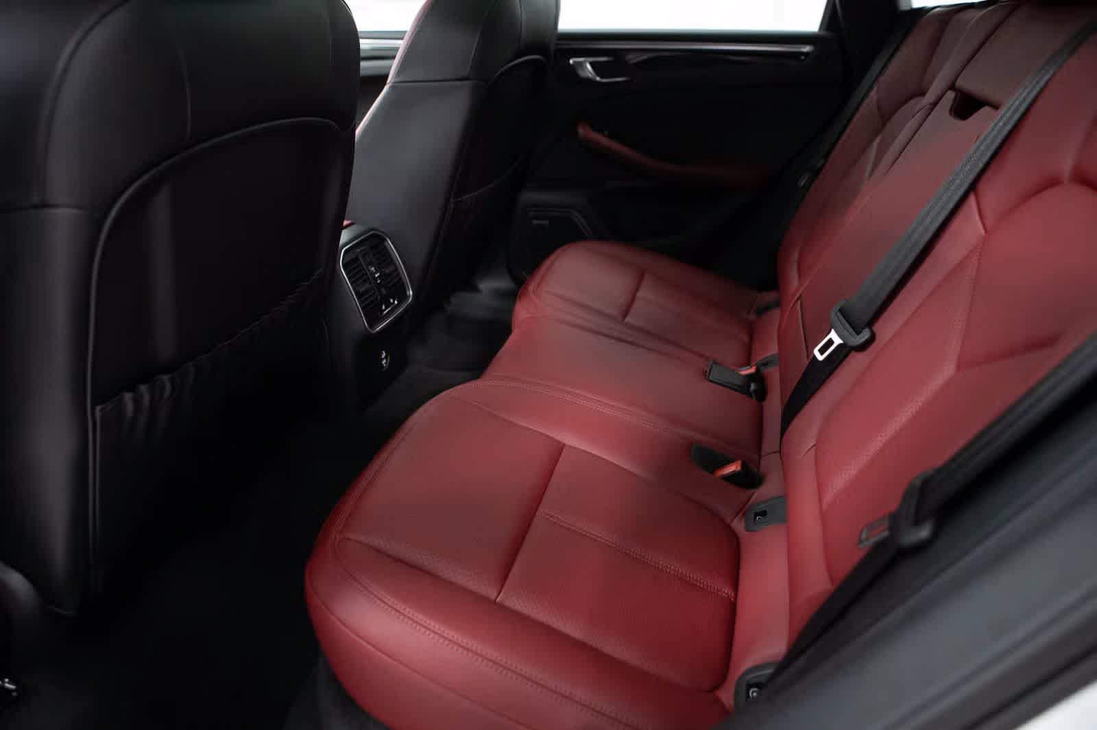 Thumbnail: 2025 Porsche Macan - 37