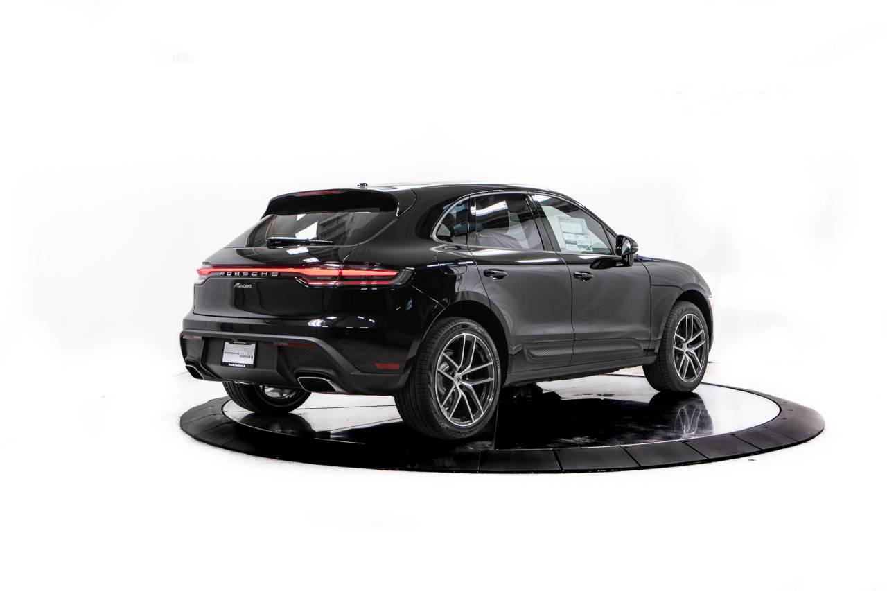 Thumbnail: 2026 Porsche Macan - 7