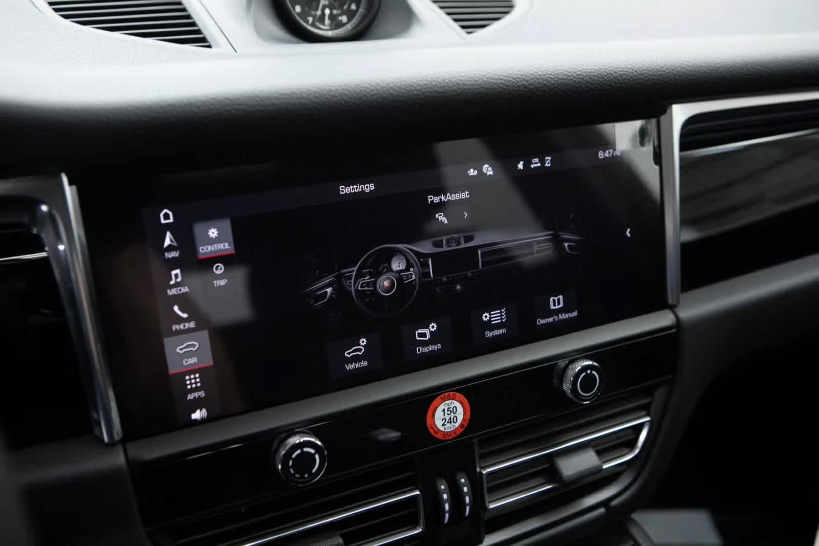 Thumbnail: 2025 Porsche Macan - 15