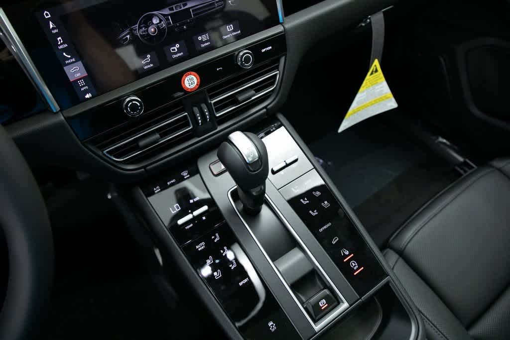 Thumbnail: 2025 Porsche Macan - 24