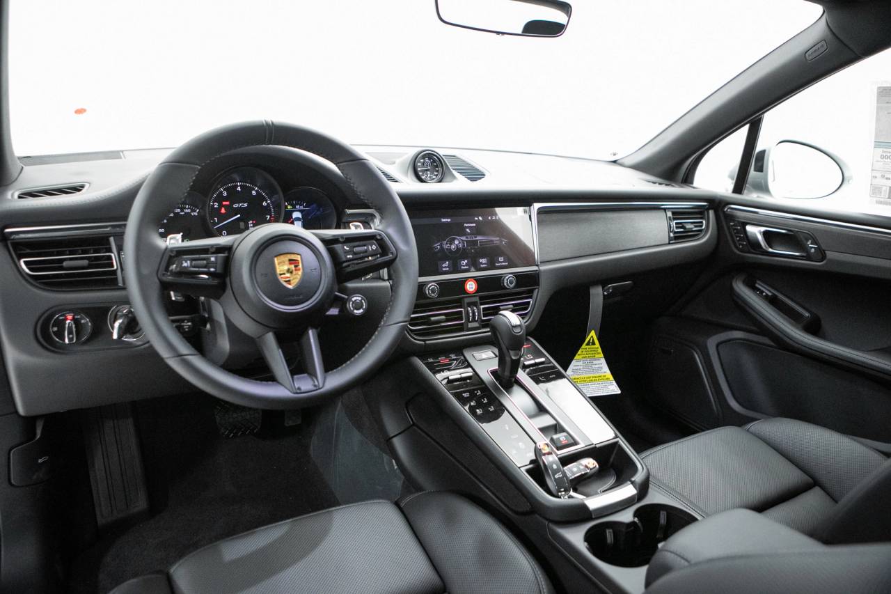 Thumbnail: 2026 Porsche Macan - 19