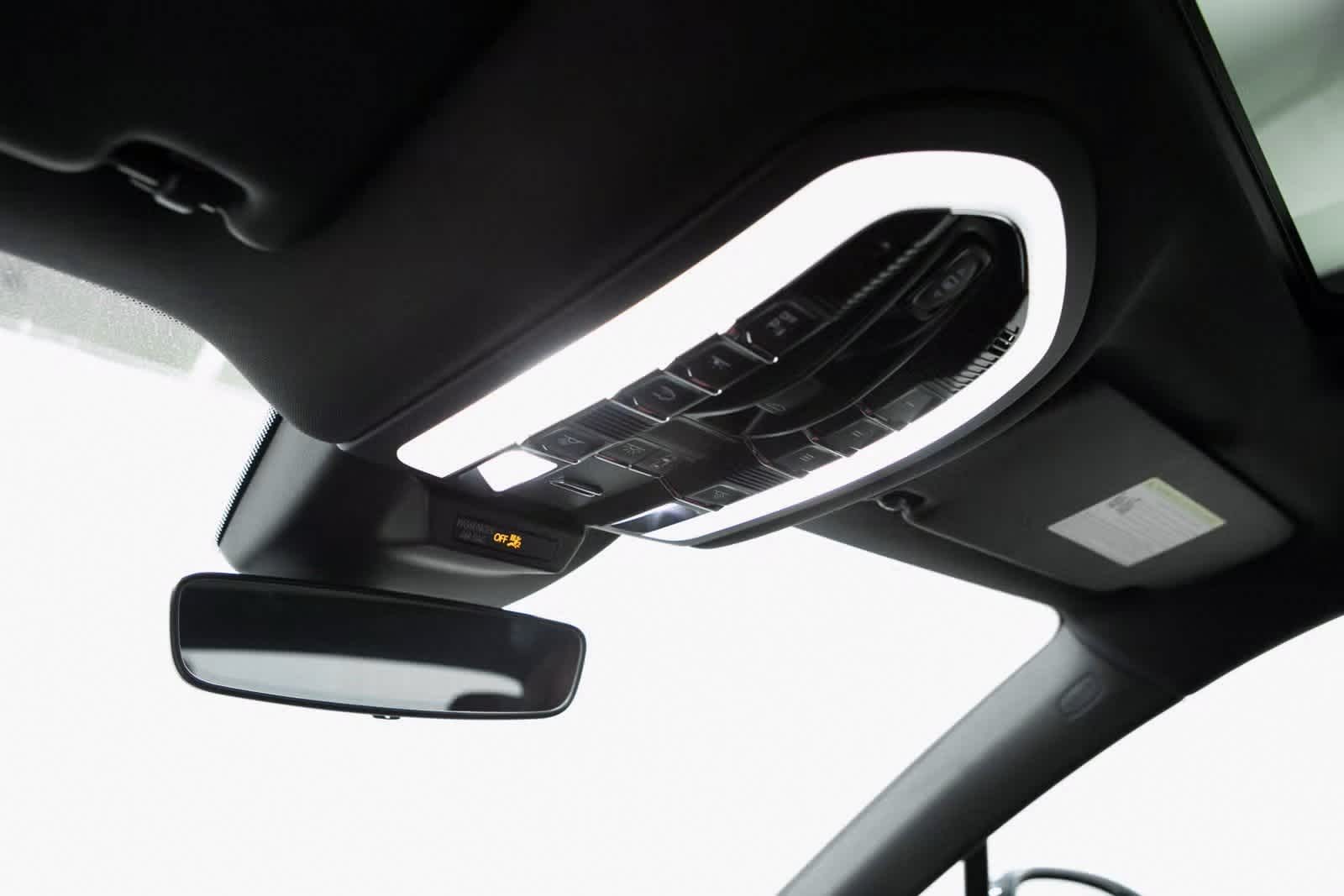 Thumbnail: 2025 Porsche Macan - 22