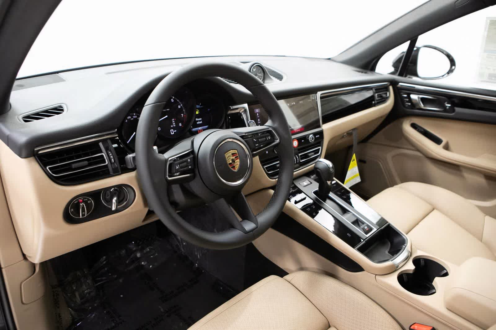 Thumbnail: 2026 Porsche Macan - 4