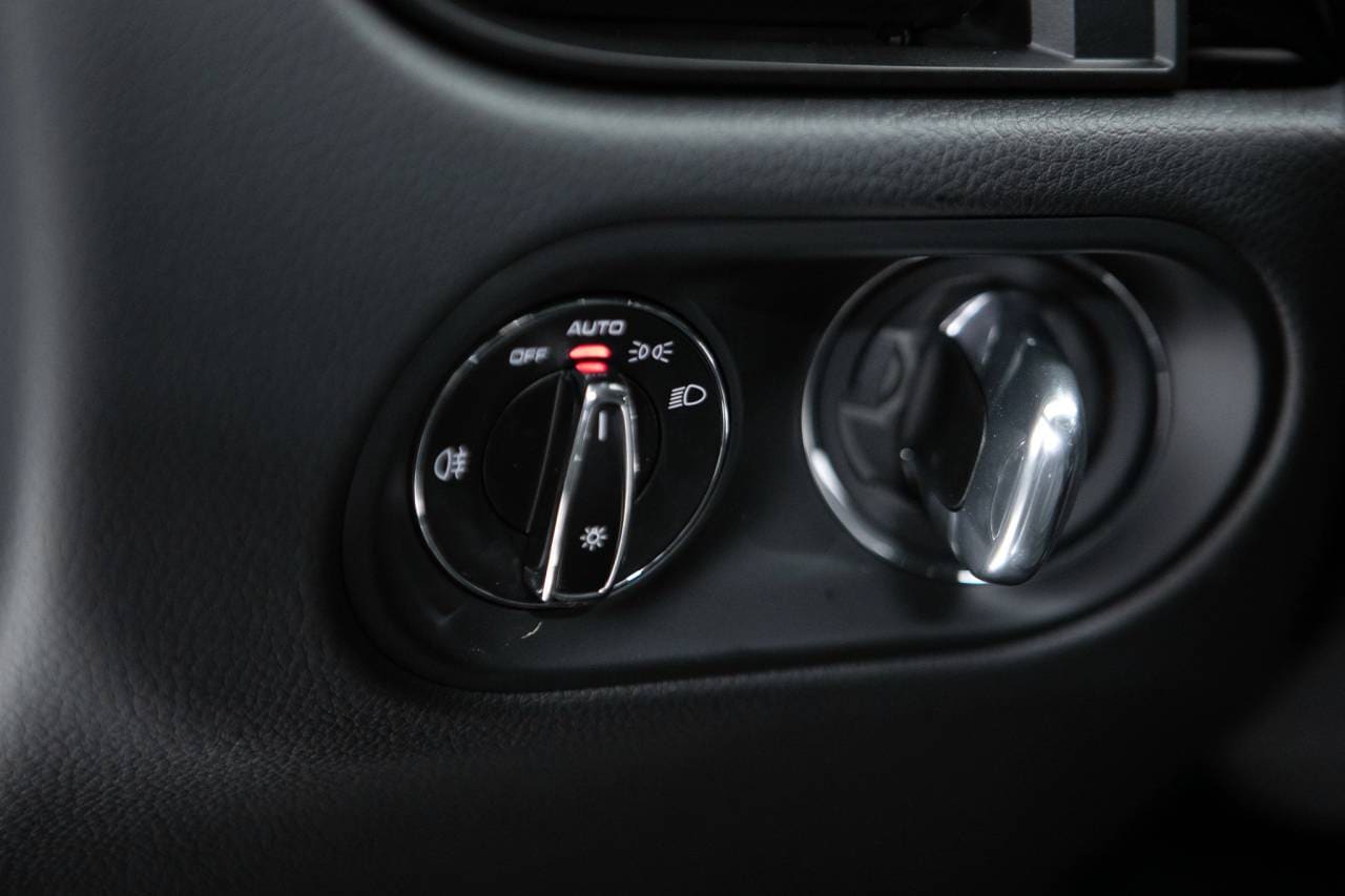 Thumbnail: 2026 Porsche Macan - 29