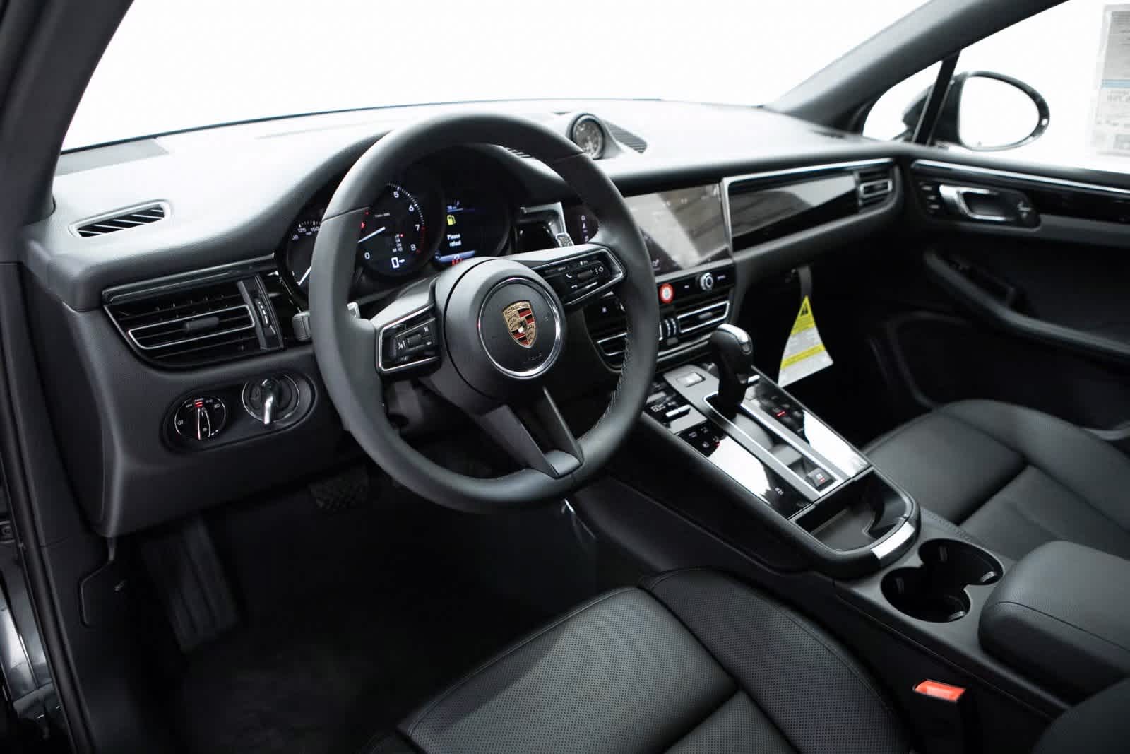 Thumbnail: 2025 Porsche Macan - 4