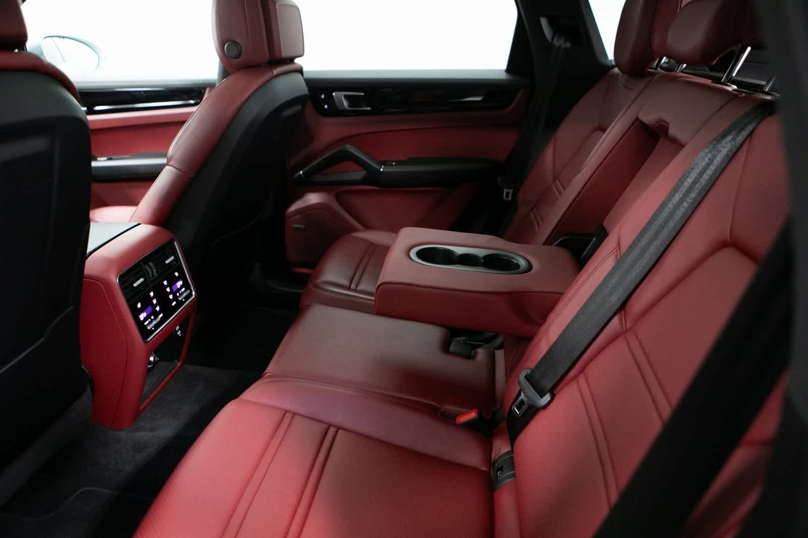 Thumbnail: 2022 Porsche Cayenne - 21