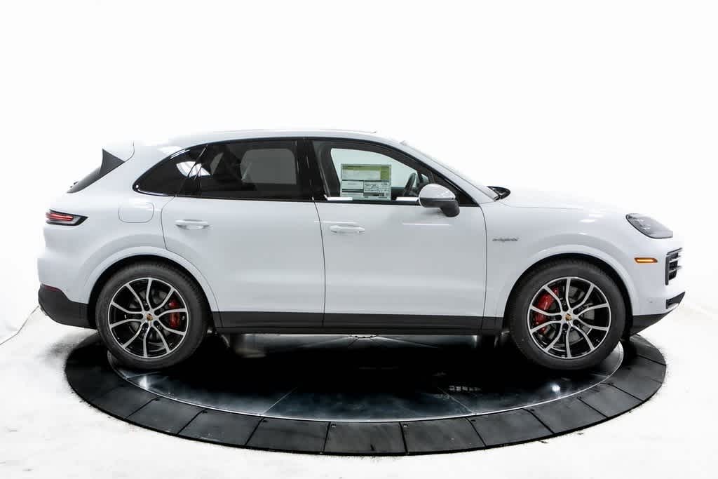 Thumbnail: 2025 Porsche Cayenne - 8