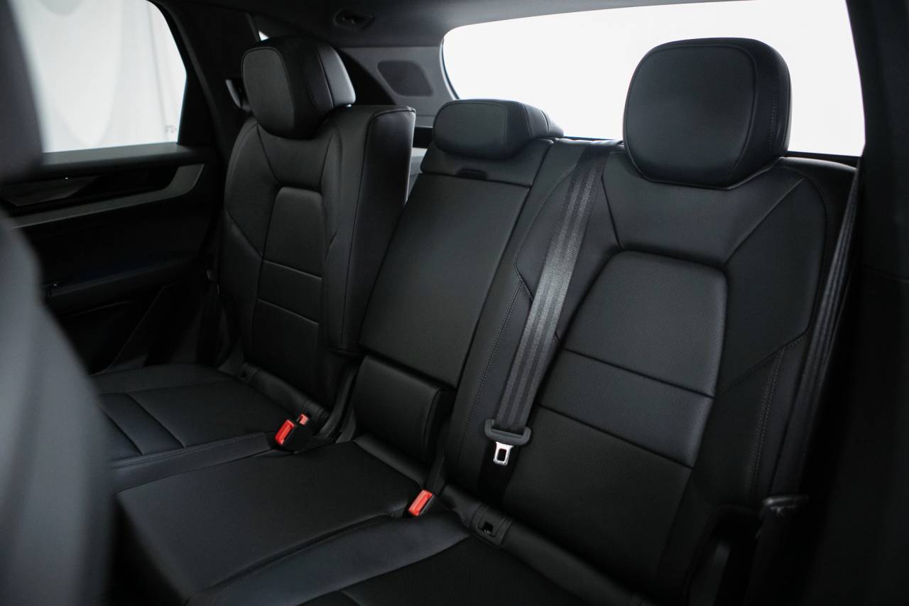Thumbnail: 2026 Porsche Cayenne - 37