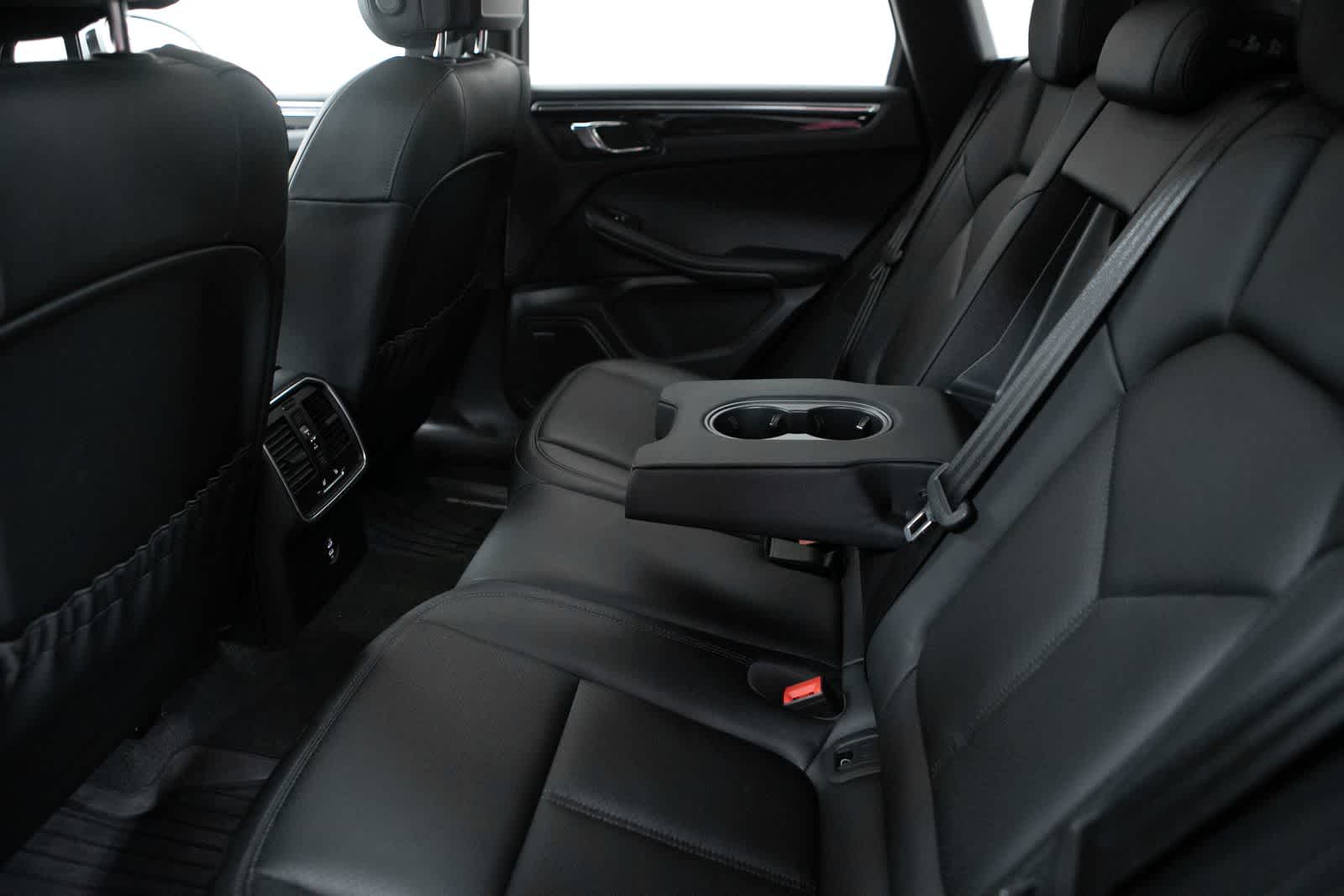 Thumbnail: 2026 Porsche Macan - 36