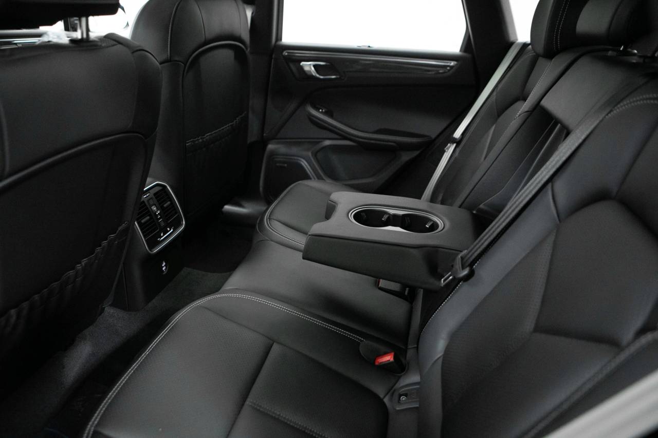 Thumbnail: 2026 Porsche Macan - 37