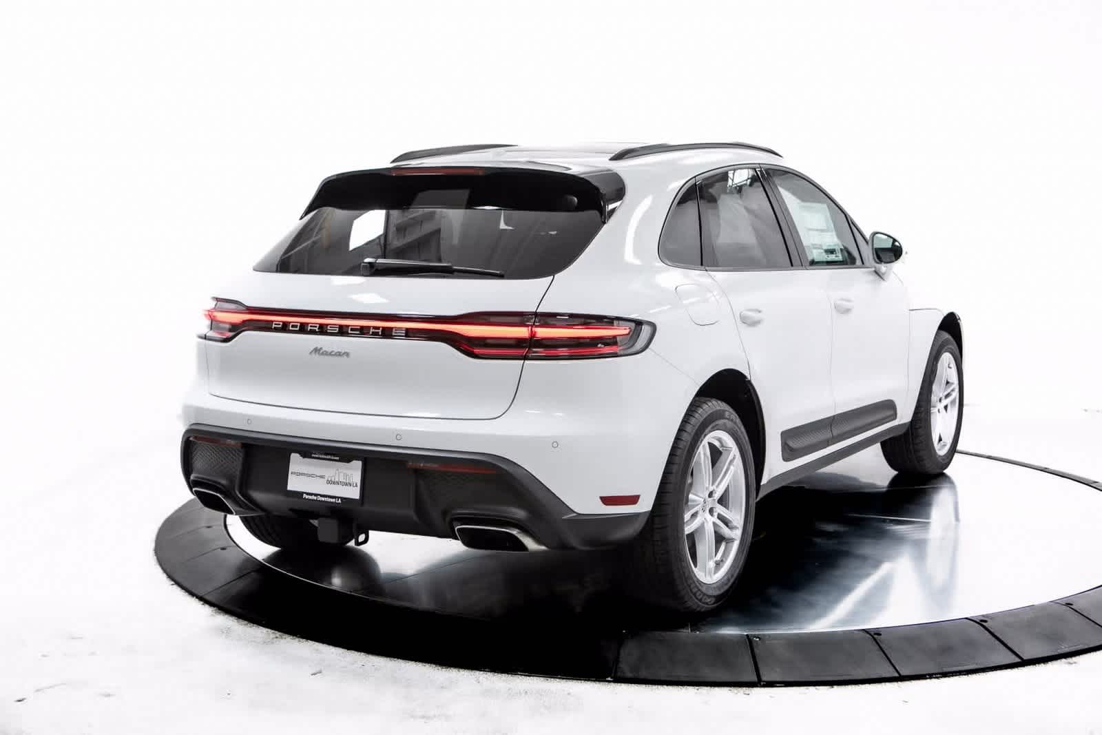 Thumbnail: 2025 Porsche Macan - 7
