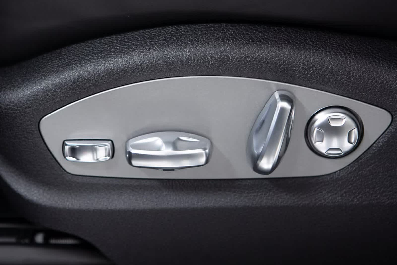 Thumbnail: 2025 Porsche Macan - 18