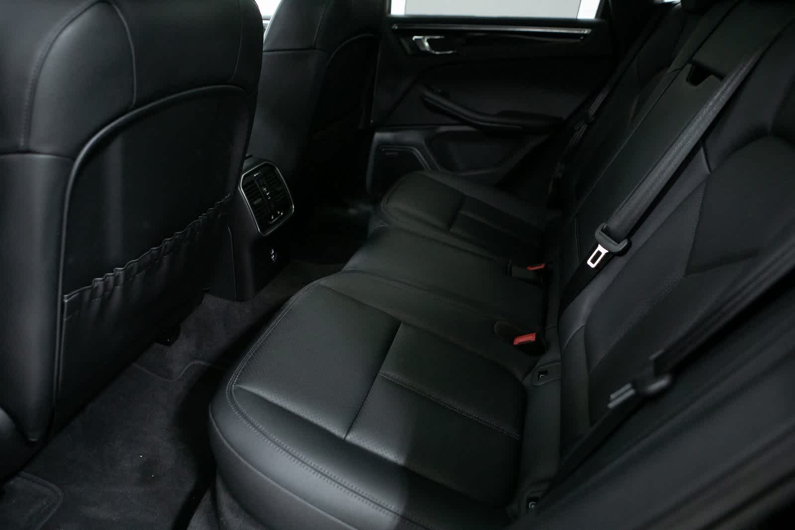 Thumbnail: 2025 Porsche Macan - 28