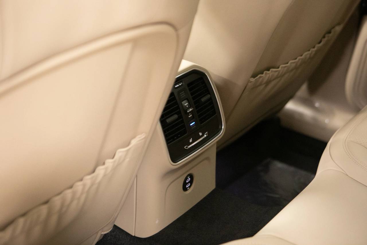 Thumbnail: 2026 Porsche Macan - 35