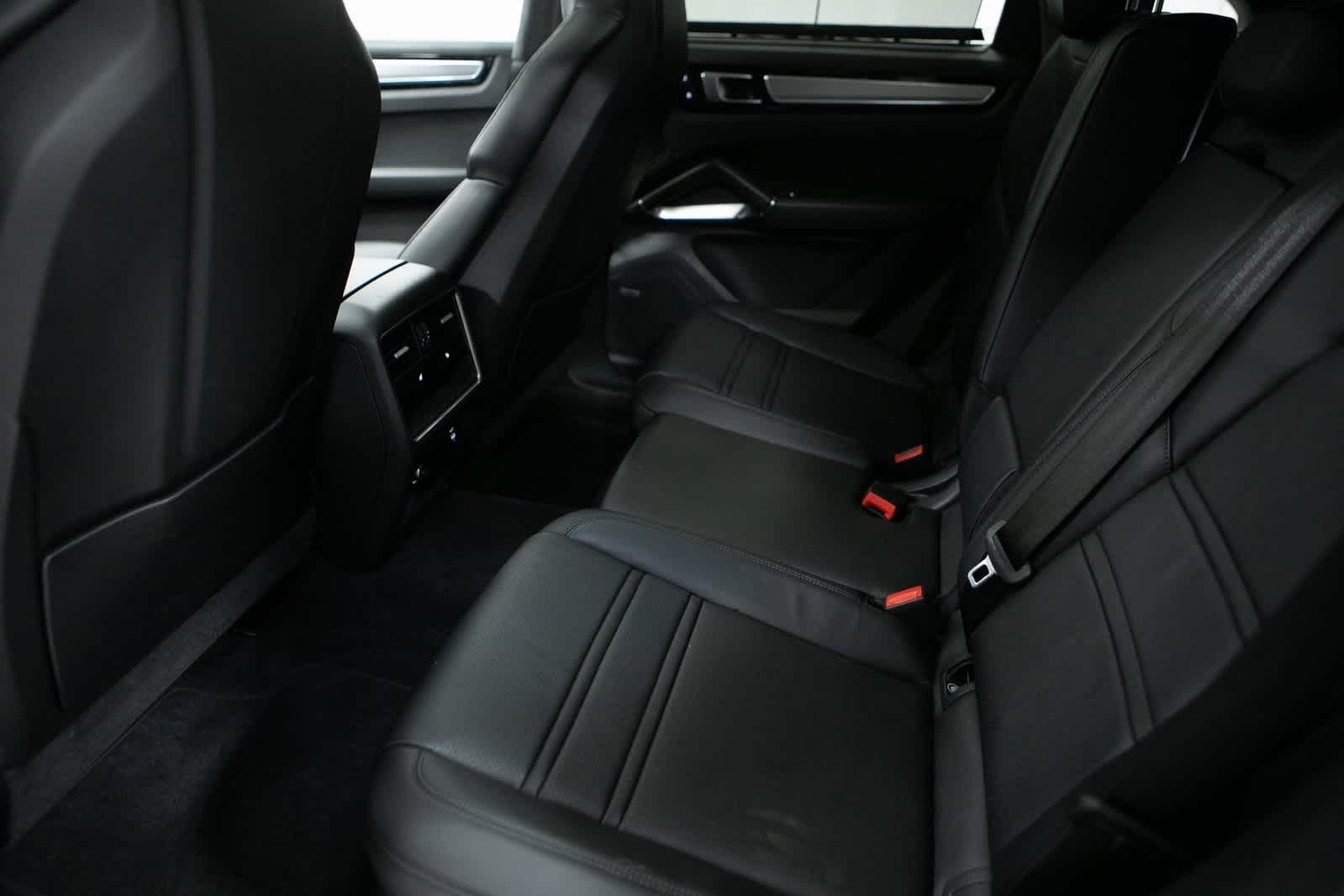 Thumbnail: 2022 Porsche Cayenne - 26