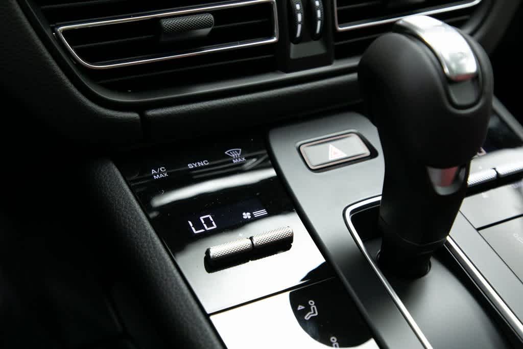 Thumbnail: 2025 Porsche Macan - 23