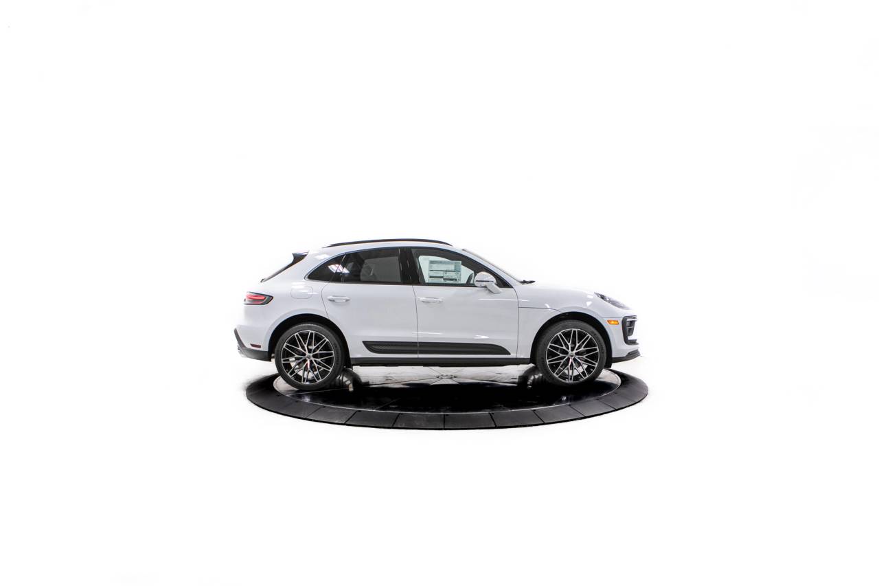 Thumbnail: 2026 Porsche Macan - 8