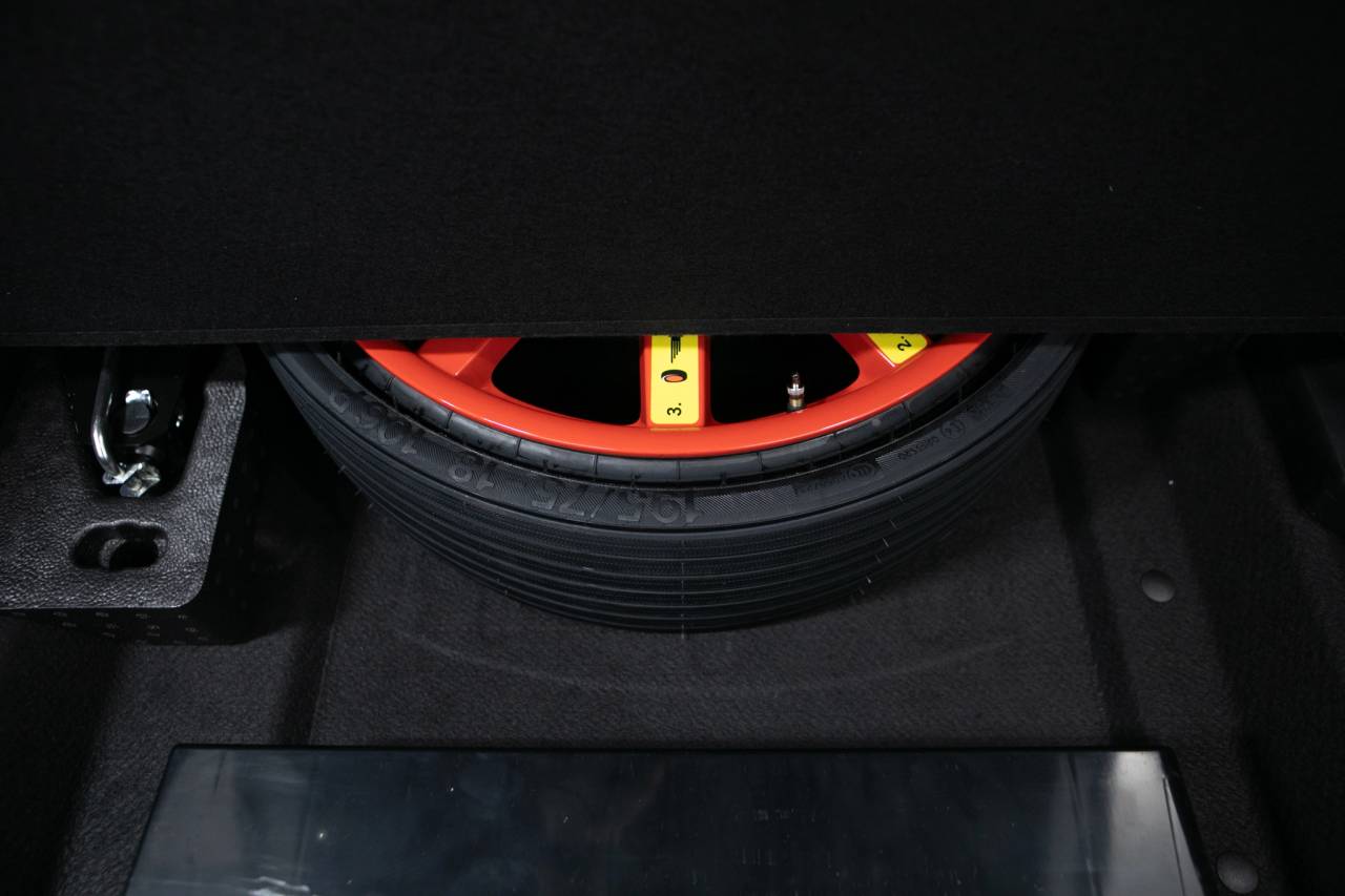 Thumbnail: 2026 Porsche Macan - 39