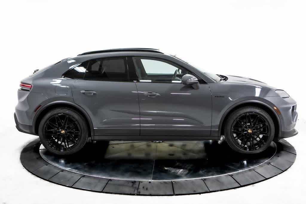 Thumbnail: 2025 Porsche Macan - 8