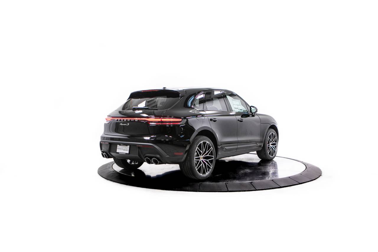 Thumbnail: 2026 Porsche Macan - 7