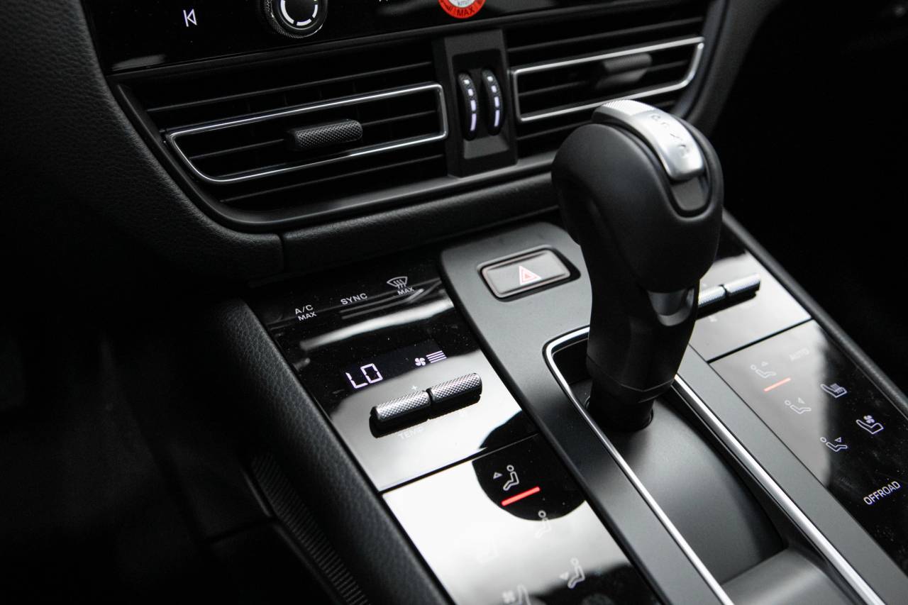 Thumbnail: 2026 Porsche Macan - 27