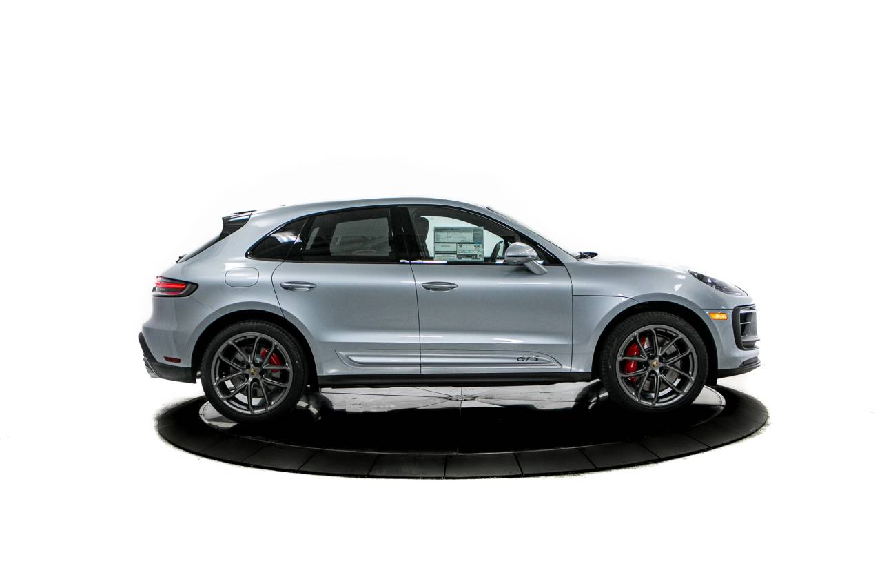 Thumbnail: 2026 Porsche Macan - 8
