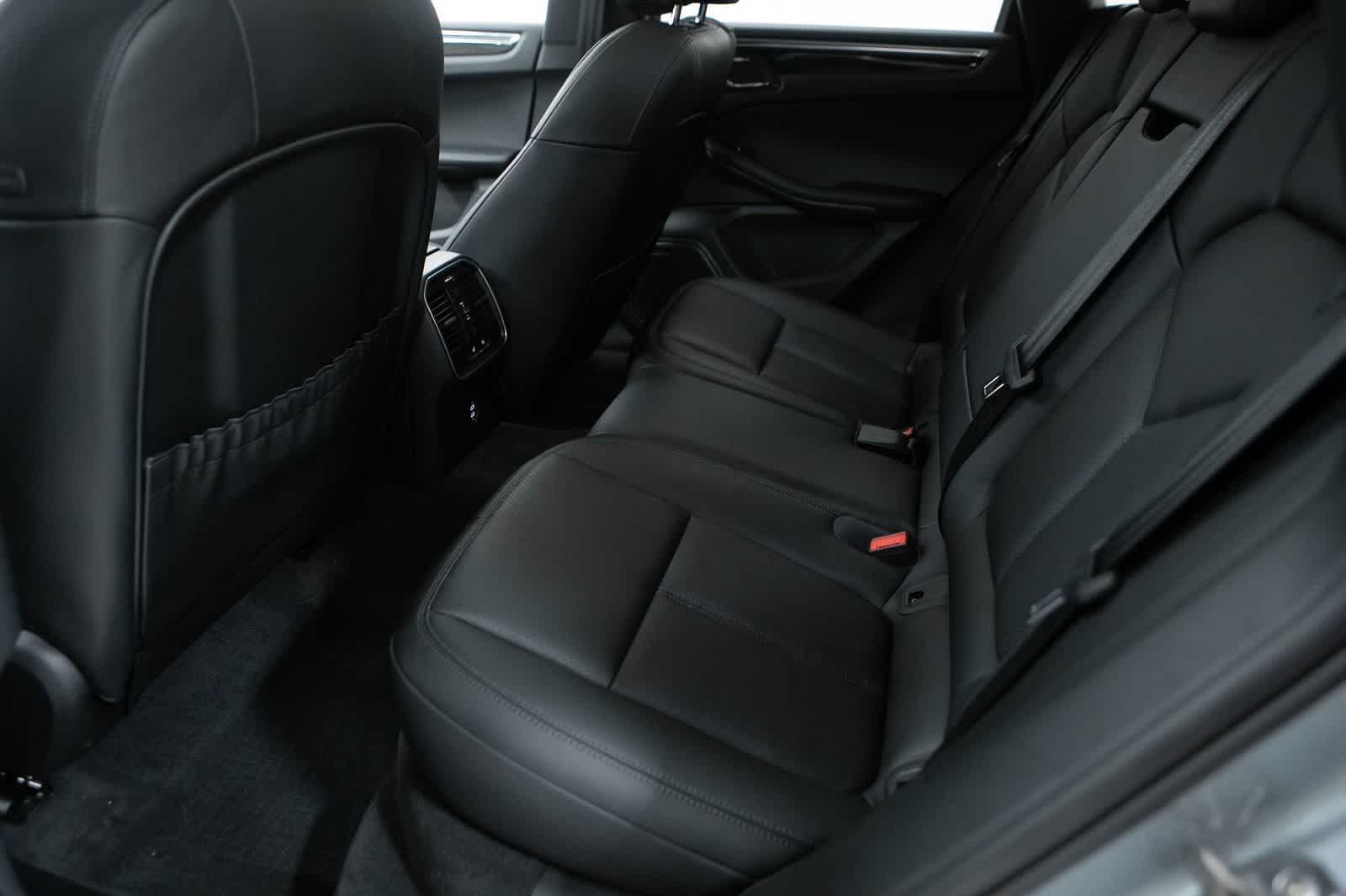 Thumbnail: 2026 Porsche Macan - 34