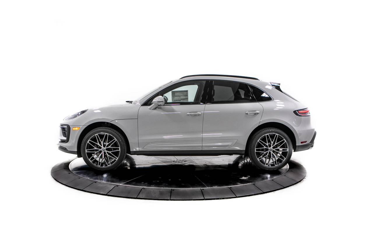 Thumbnail: 2026 Porsche Macan - 2