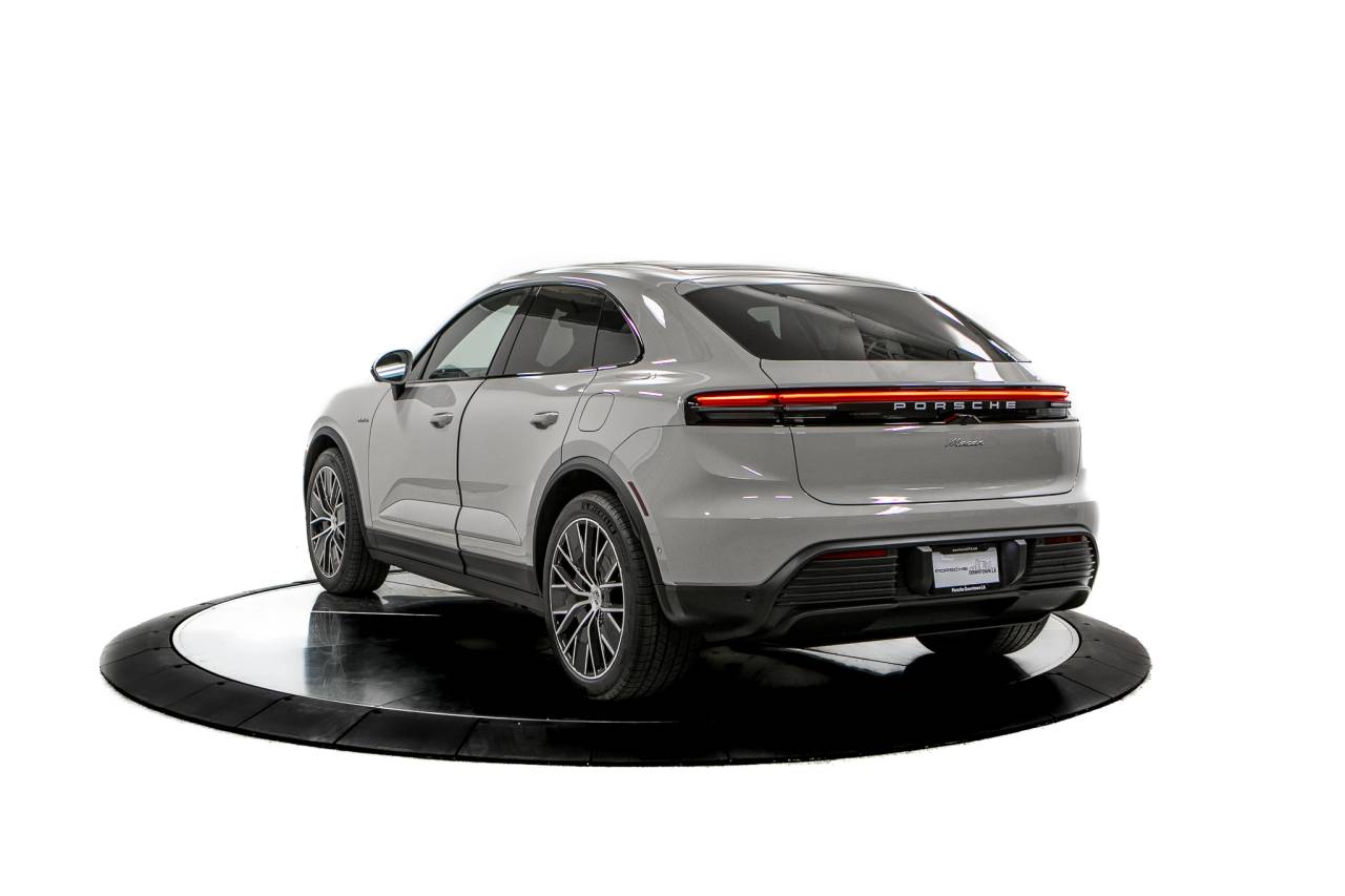 Thumbnail: 2026 Porsche Macan - 3