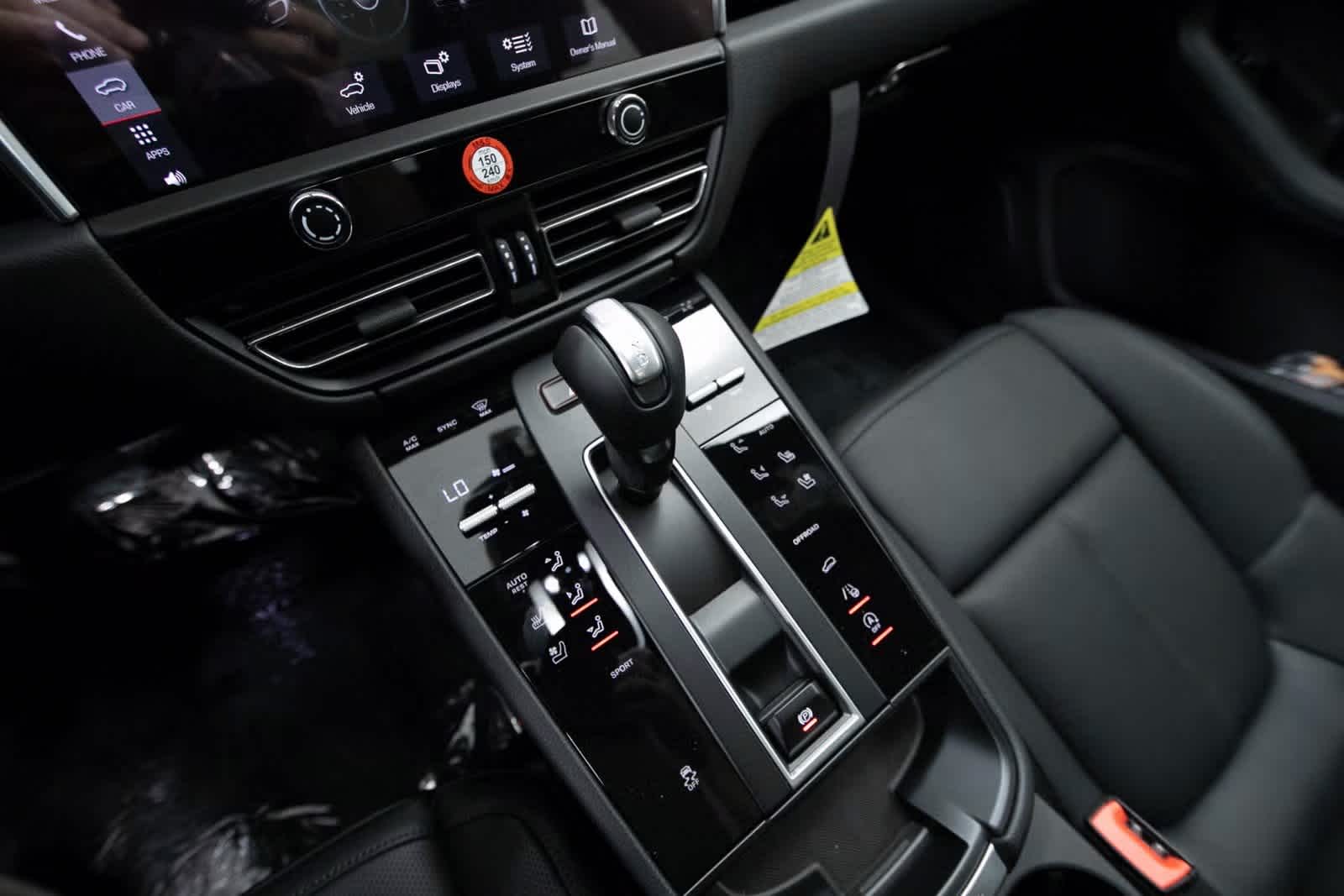 Thumbnail: 2025 Porsche Macan - 21