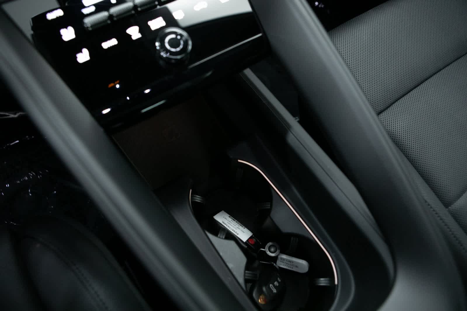 Thumbnail: 2025 Porsche Macan - 23