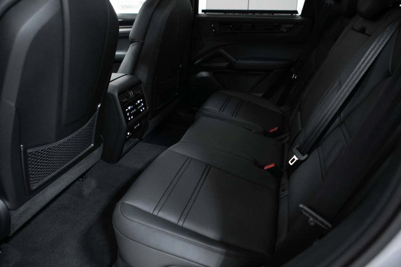 Thumbnail: 2026 Porsche Cayenne - 36