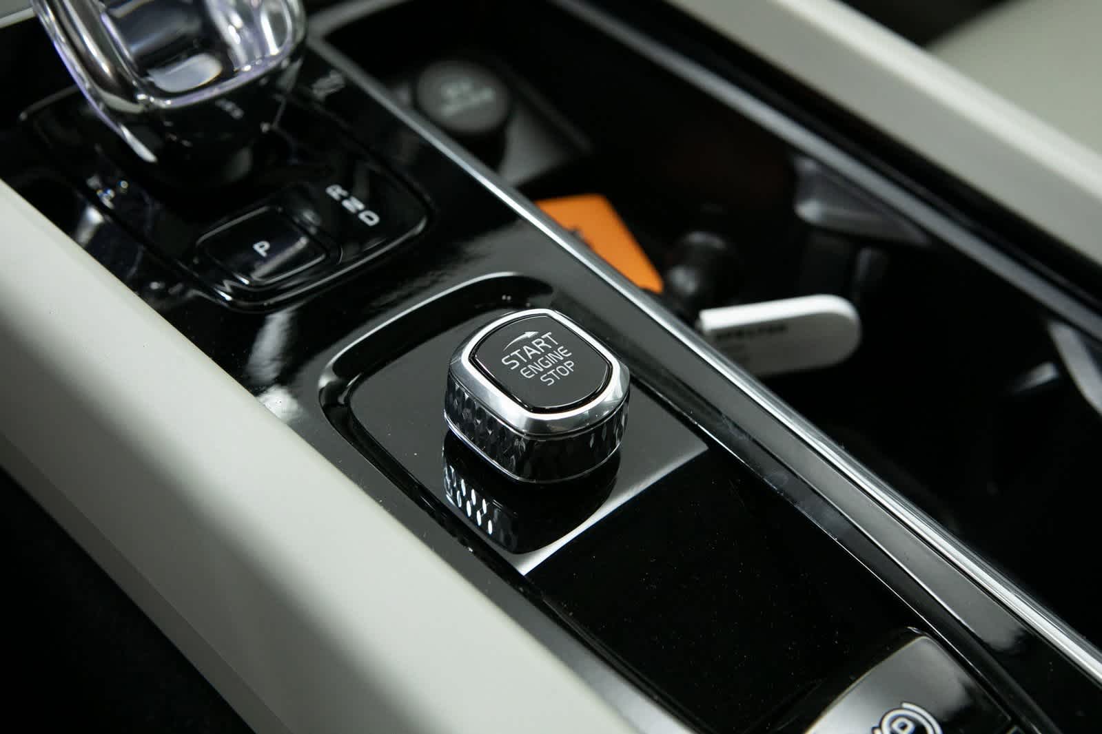 Thumbnail: 2024 Volvo XC60 - 23