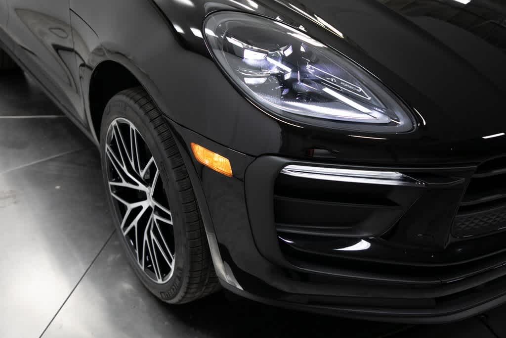 Thumbnail: 2025 Porsche Macan - 12