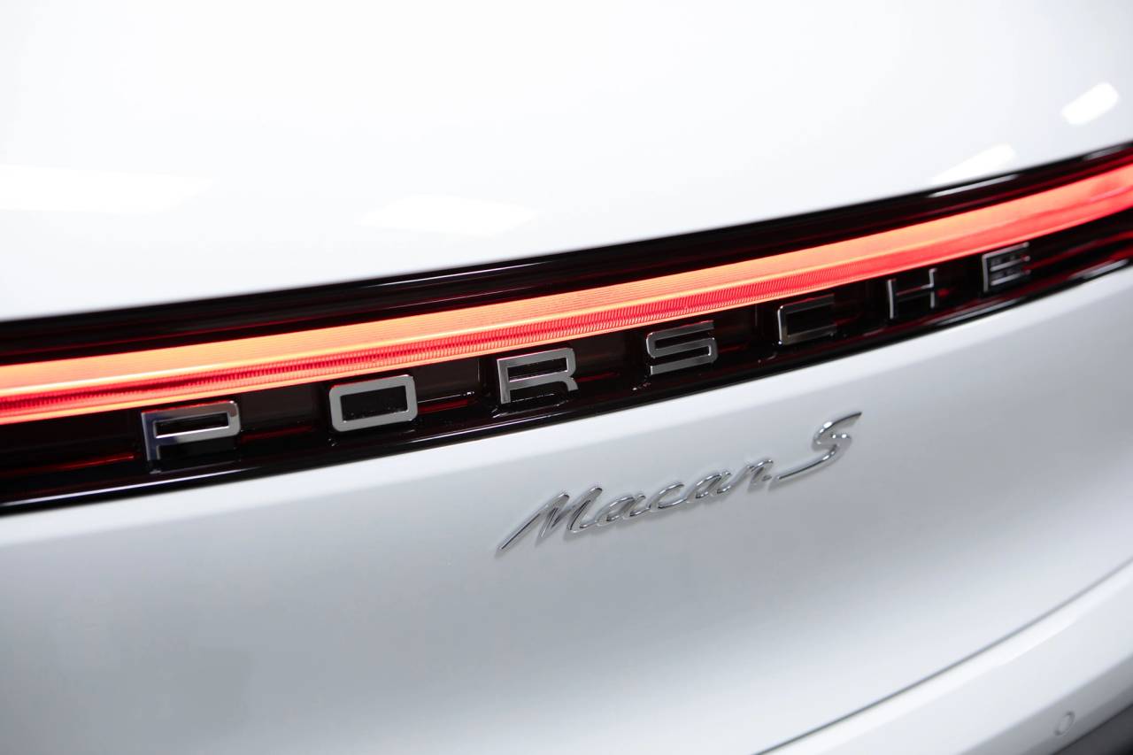 Thumbnail: 2026 Porsche Macan - 16