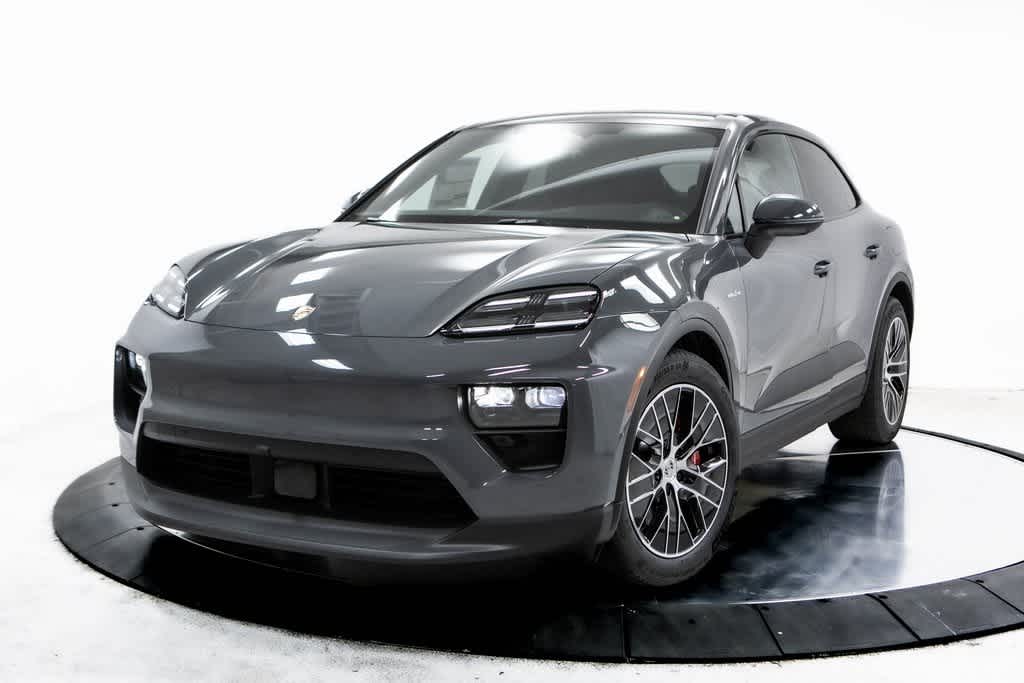 Thumbnail: 2025 Porsche Macan - 1